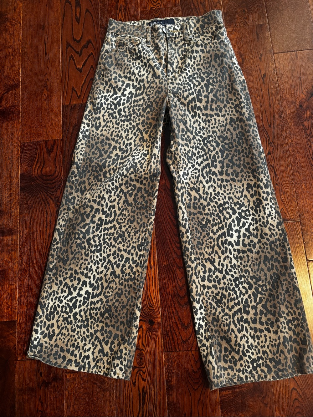 GAP Women Leopard-Print Wide-Leg Jeans in Beige and Black